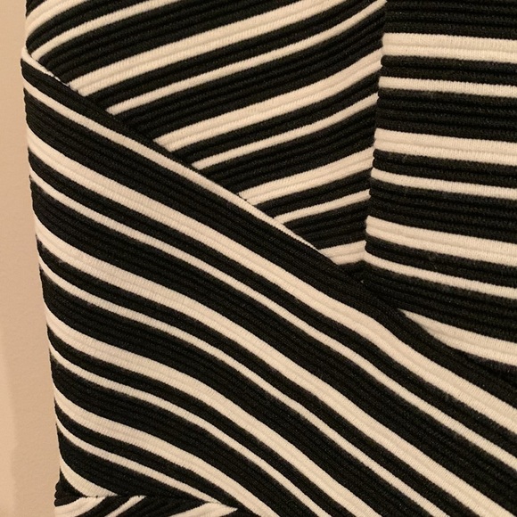 NWT Black and white striped shift dress - Picture 8 of 8